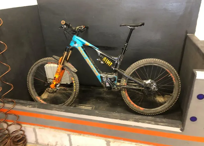 Aduepassi & Servizio Bike Shuttle 호텔 피날레리구레