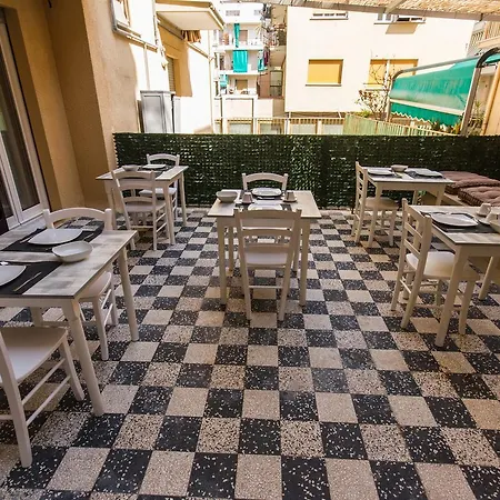 Szálloda Albergo Aduepassi & Servizio Bike Room